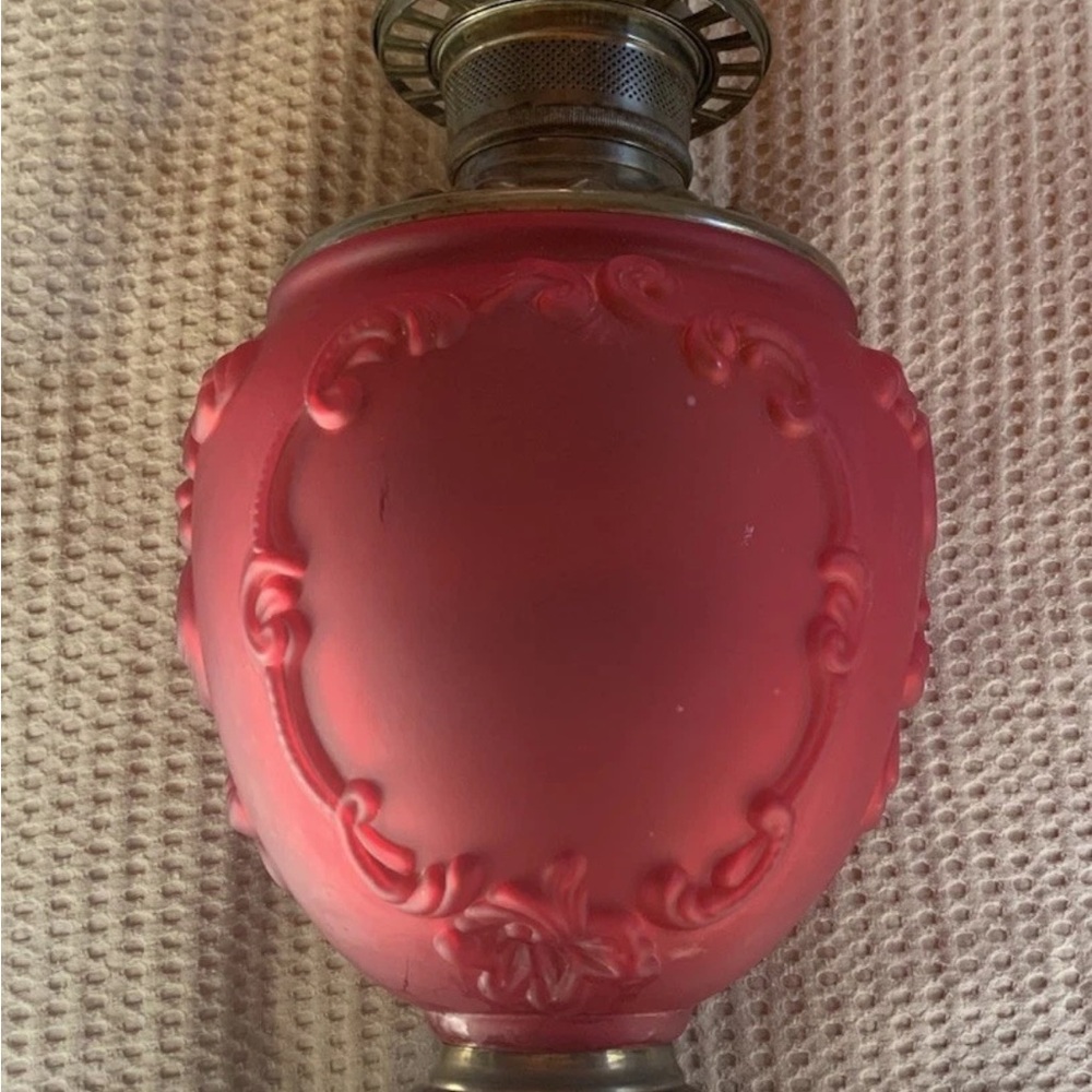 Victorian GWTW Red Large Satin Glass Oil Kerosene Lamp - Picture 11 of 14